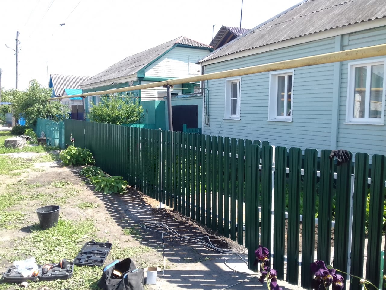 Комбинированный забор 25м штакетник и профлист, ворота, калитка фото в Калуге