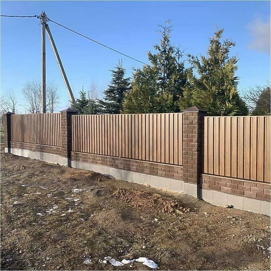Забор из профлиста НС-21 цвет Printech темное дерево фото1 в Калуге