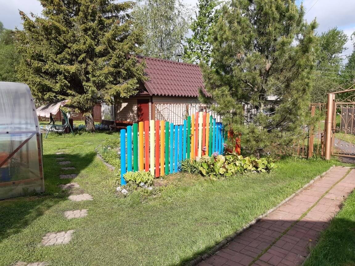 забор из разноцветного штакетника односторонний фото2 в Калуге