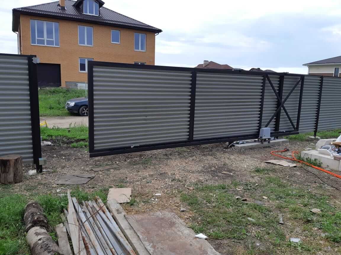 zabor-zhalyuzi-ral8019-temnyy-shokolad-foto4 в Калуге