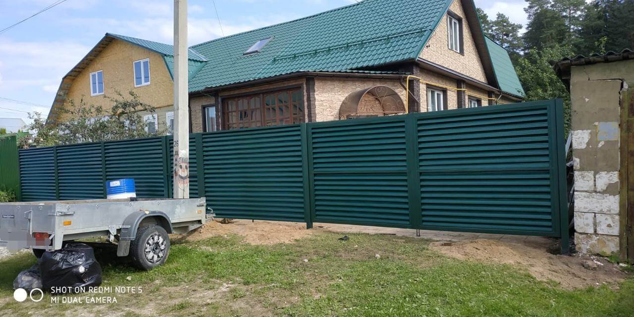 Забор-жалюзи с ламелями еврожалюзи ral6005/6005 Зеленый Мох 2-х сторонний фото1 в Калуге