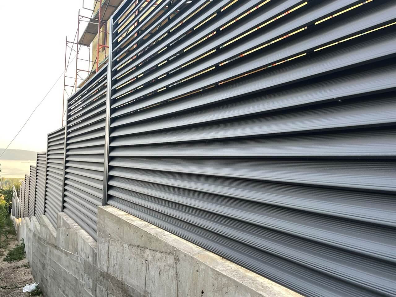 забор-жалюзи RAL7024/7024 Серый Графит двухсторонний МАТТЕ фото2 в Калуге