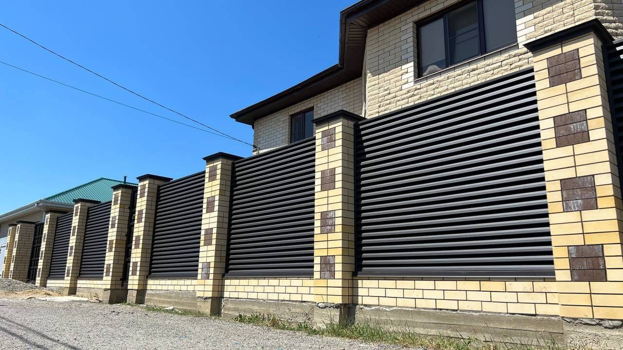 Забор-жалюзи 45м RAL8019 Темный Шоколад матовый в Калуге