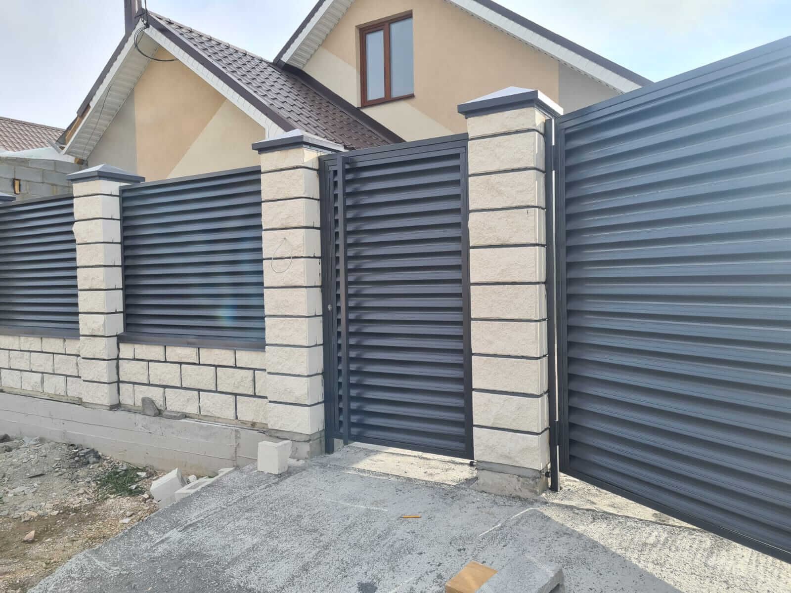 Забор из ламелей Еврожалюзи 38м RAL7024/7024 Серый Графит двусторонний фото 1 в Калуге