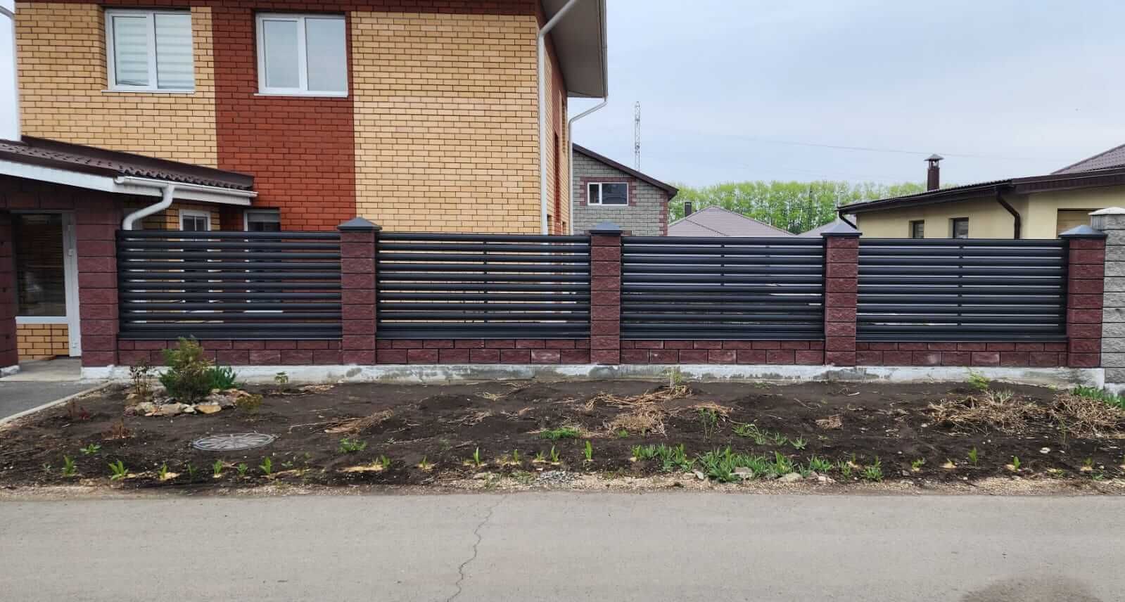 Забор-ранчо из штакетника 21м RAL7024/7024 Серый Графит МАТТЕ фото 8 в Калуге