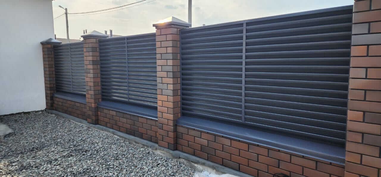 Забор из ламелей еврожалюзи 22м RAL7024/7024 Серый Графит двусторонний фото 1 в Калуге