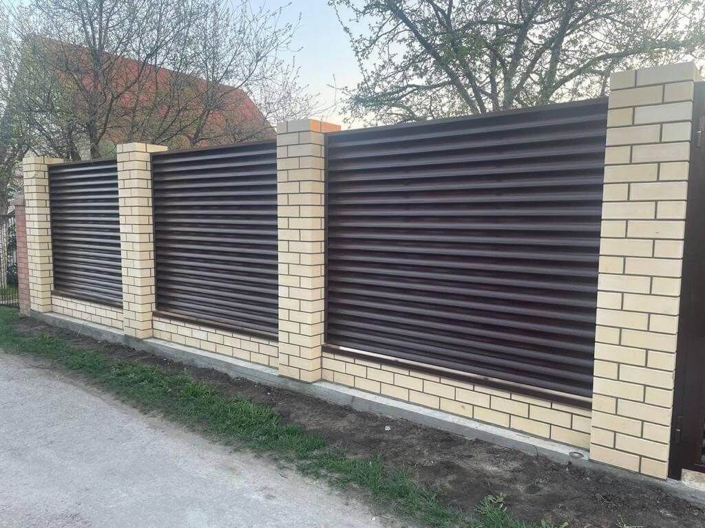 Забор c ламелями Еврожалюзи 23м RAL8017/8017 Шоколад 2-х сторонний фото 3 в Калуге