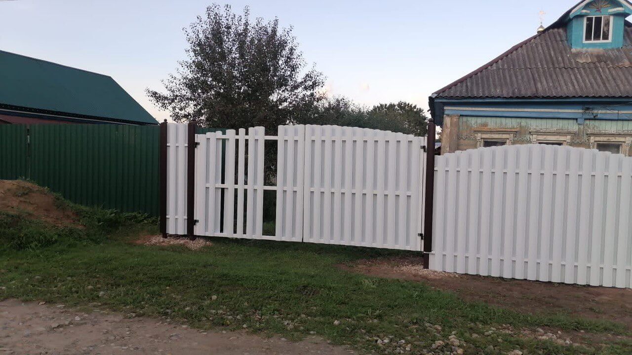 Забор из евроштакетника 24м RAL9003/9003 Белый двухсторонний фото 1 в Калуге