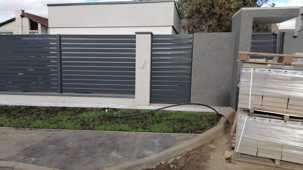 Забор-ранчо из металлопланкена 36м RAL7024 Серый Графит фото 8 в Калуге