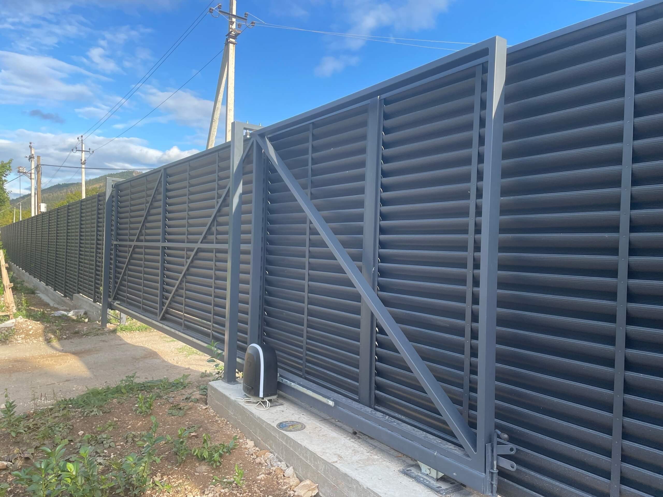 Забор-жалюзи из ламелей Еврожалюзи 250м RAL7024/7024 Серый Графит матовый фото 2 в Калуге