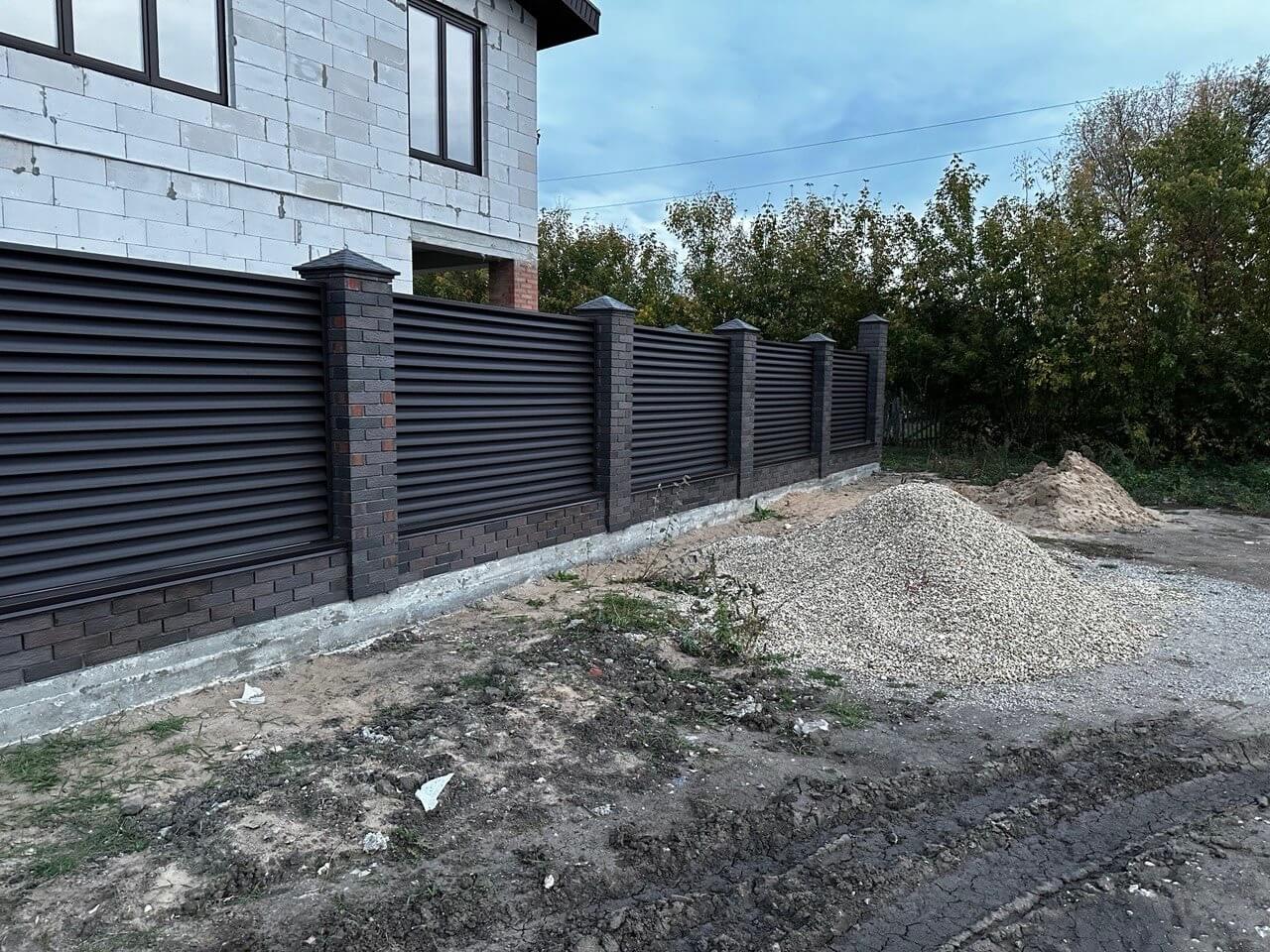 Забор из ламелей Еврожалюзи 38м RAL8019/8019 Темный Шоколад двусторонний MATTE фото 4 в Калуге