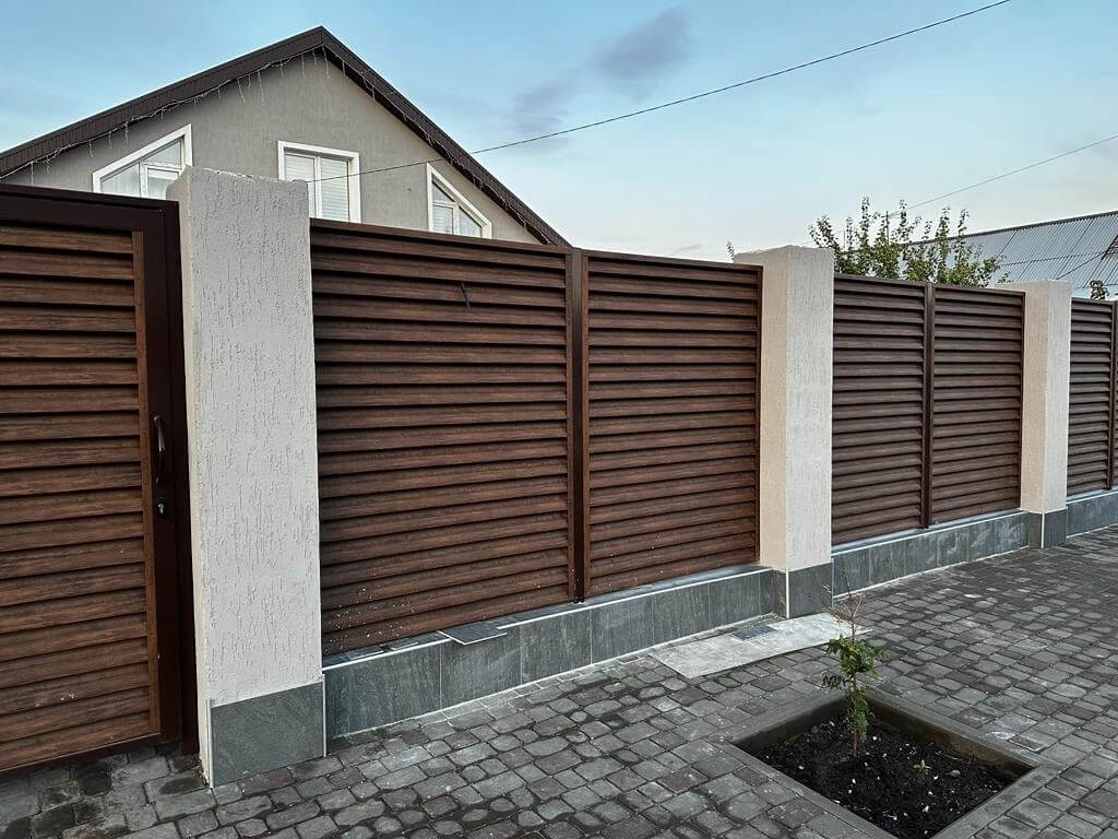 Забор-жалюзи из ламелей Еврожалюзи 23м Каштан Printech фото 1 в Калуге
