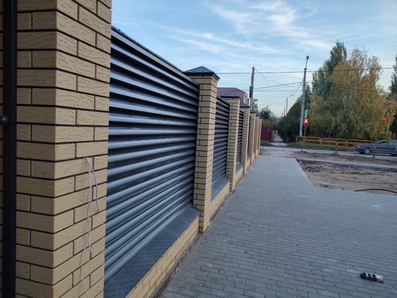 Забор-жалюзи с ламелями Еврожалюзи 16м RAL7024/7024 Серый Графит двусторонний фото 2 в Калуге