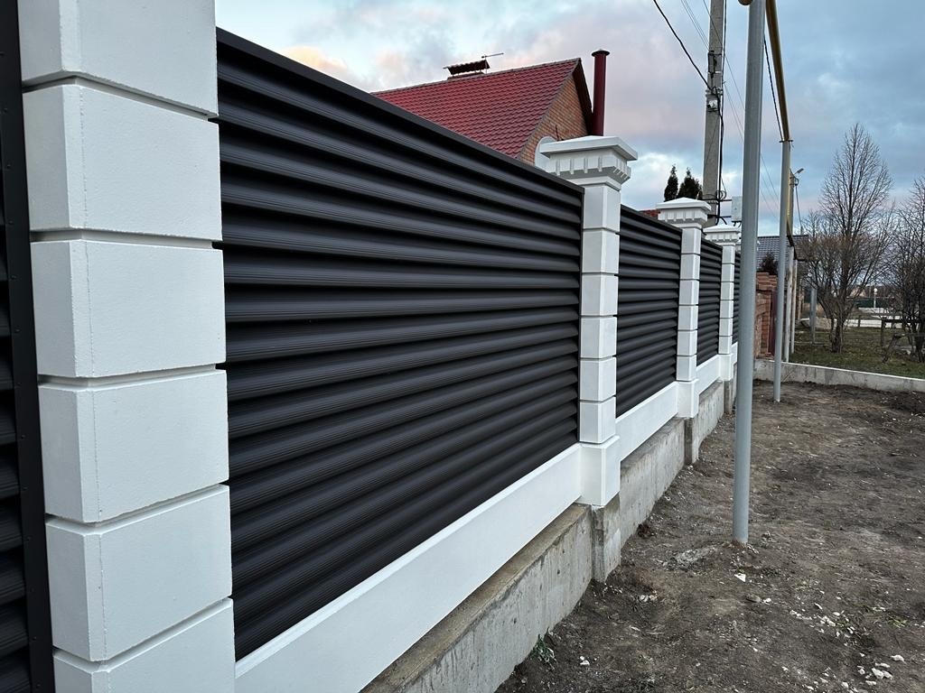 Забор из ламелей Еврожалюзи 35м RAL8019/8019 Темный Шоколад двусторонний MATTE в Калуге
