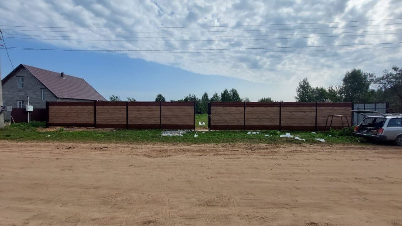 Забор из металлосайдинга Евро-Брус 34м Клен Светлый (SteelArt) + Темное Дерево (Printech) фото 3 в Калуге