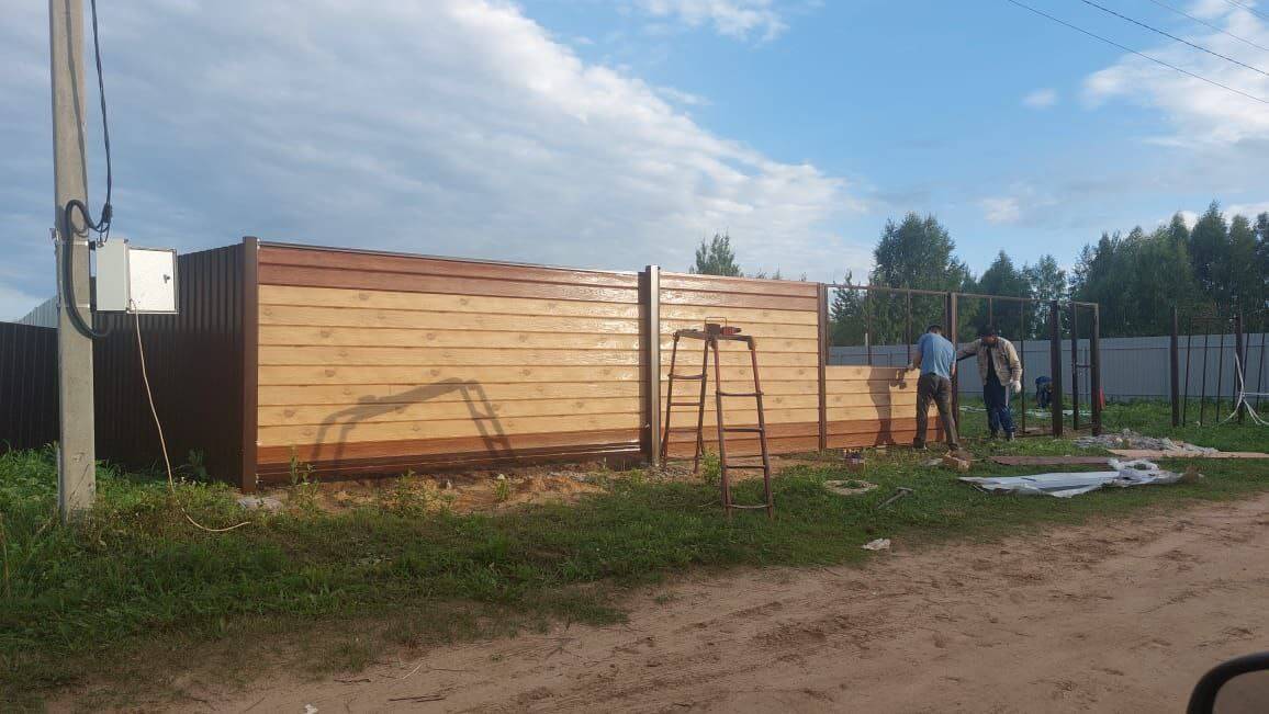 Забор из металлосайдинга Евро-Брус 34м Клен Светлый (SteelArt) + Темное Дерево (Printech) фото 1 в Калуге