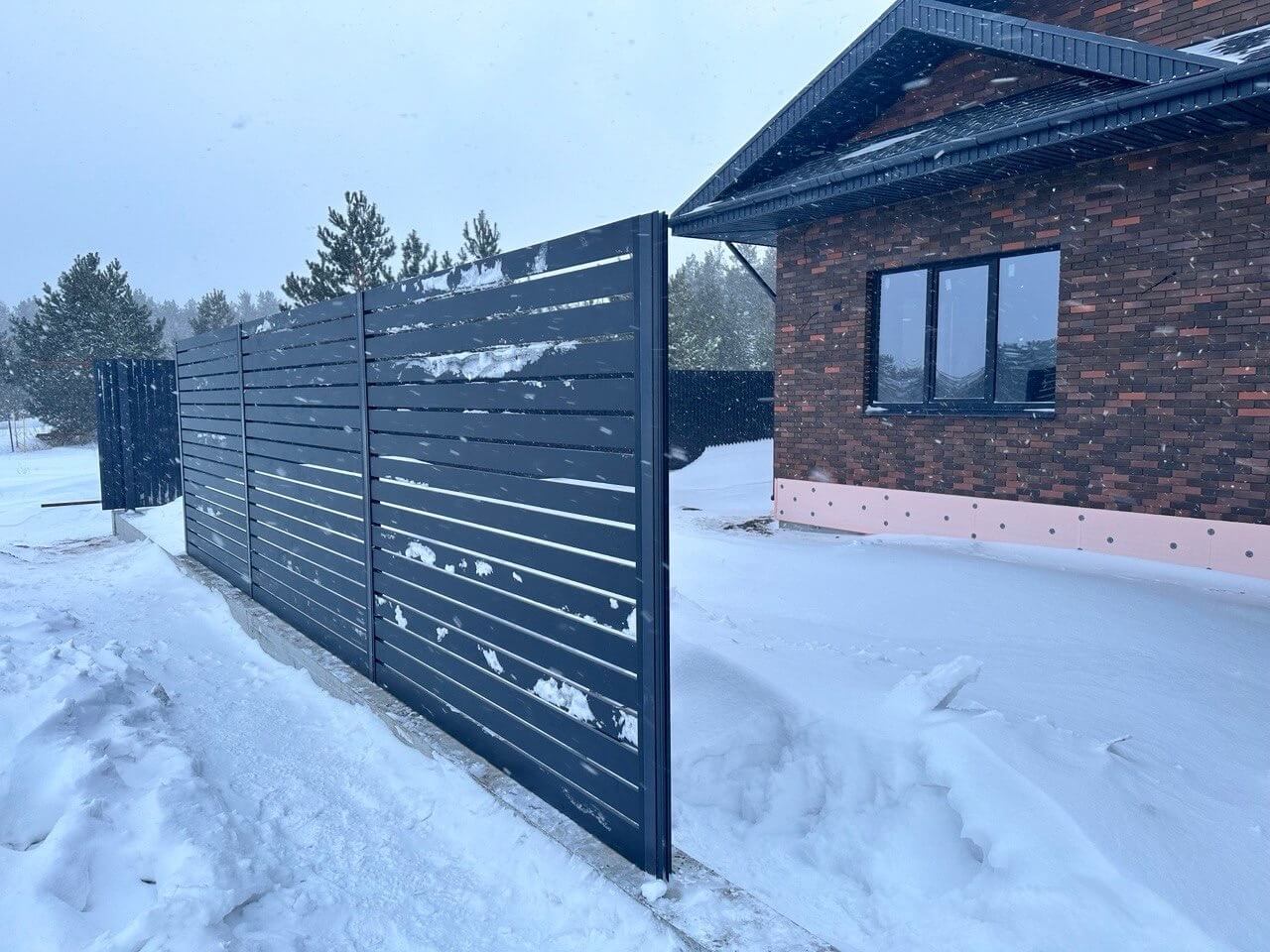 Забор-ранчо из металлопланкена 26м RAL7024 Серый Графит МАТТЕ в Калуге