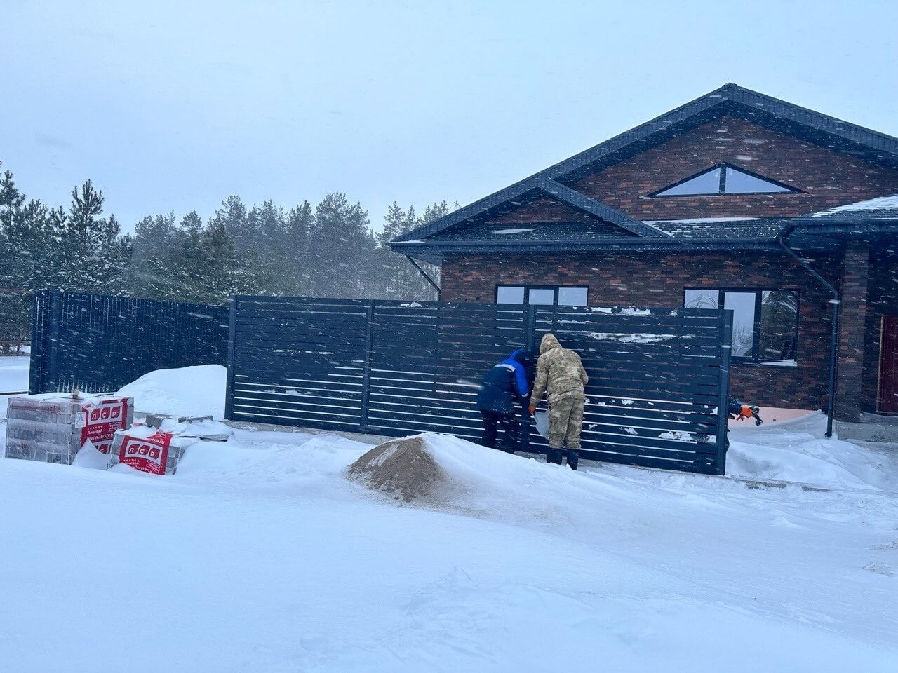 Забор-ранчо из металлопланкена 26м RAL7024 Серый Графит МАТТЕ фото 1 в Калуге
