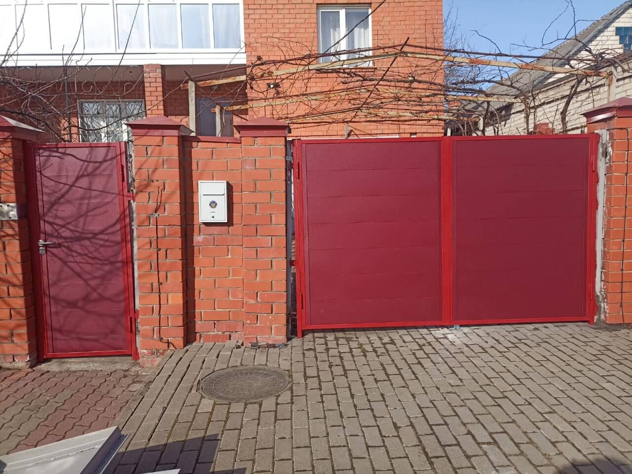 Ворота и калитка из металлопланкена 4м RAL3005 Красное Вино, Стальной Бархат в Калуге