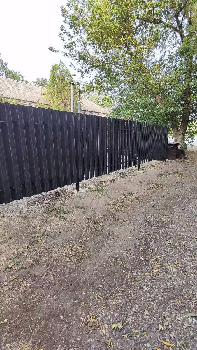 Забор из евроштакетника 22м RAL8019/8019 Темный Шоколад двусторонний фото 1 в Калуге