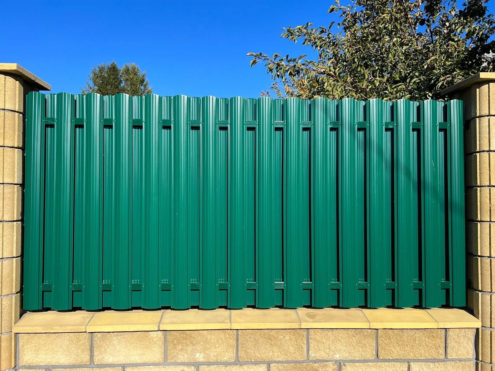 Забор из евроштакетника 22м RAL6005/6005 Зеленый Мох двусторонний в Калуге