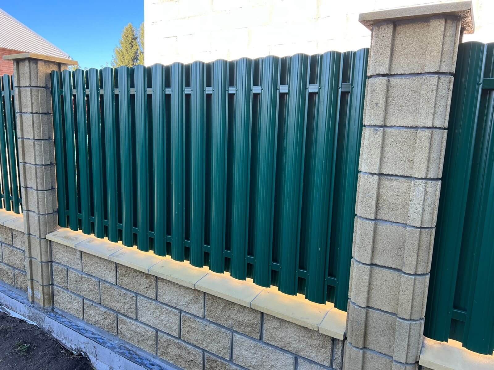Забор из евроштакетника 22м RAL6005/6005 Зеленый Мох двусторонний фото 6 в Калуге