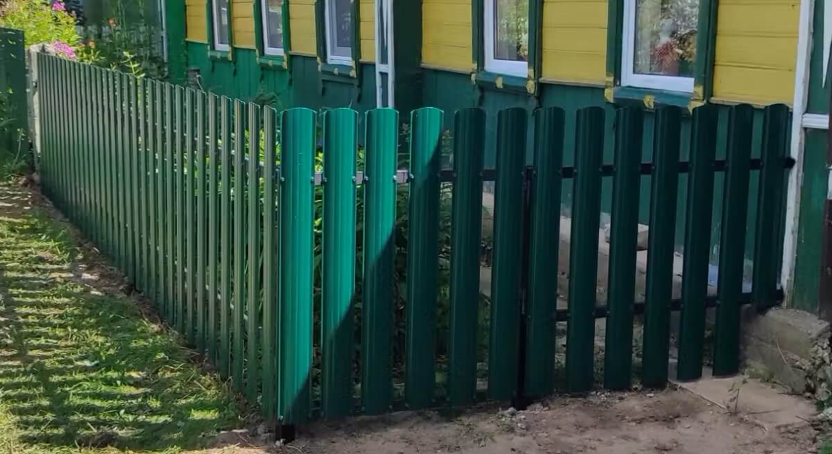 Заборчик из Евроштакетника 8м RAL6005/6005 Зеленый Мох двусторонний в Калуге
