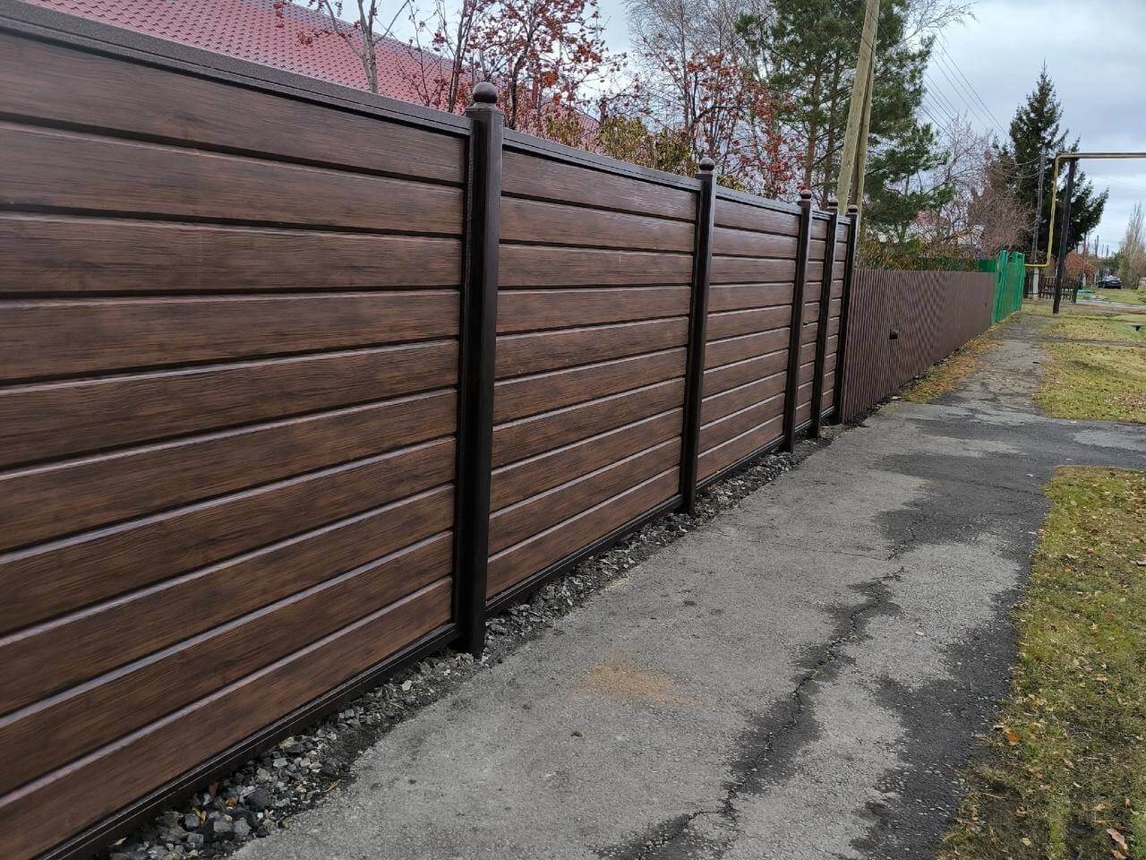 Забор из металлосайдинга Евро-Брус 46м Античное Дерево Принтек фото 1 в Калуге