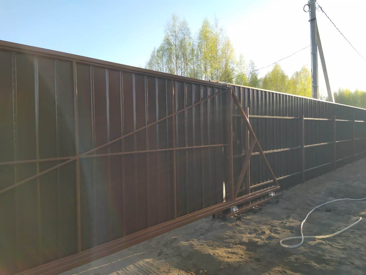 Забор из металлосайдинга ЕВРО-БРУС 25м Темный Каштан 3D Принтек фото 4 в Калуге