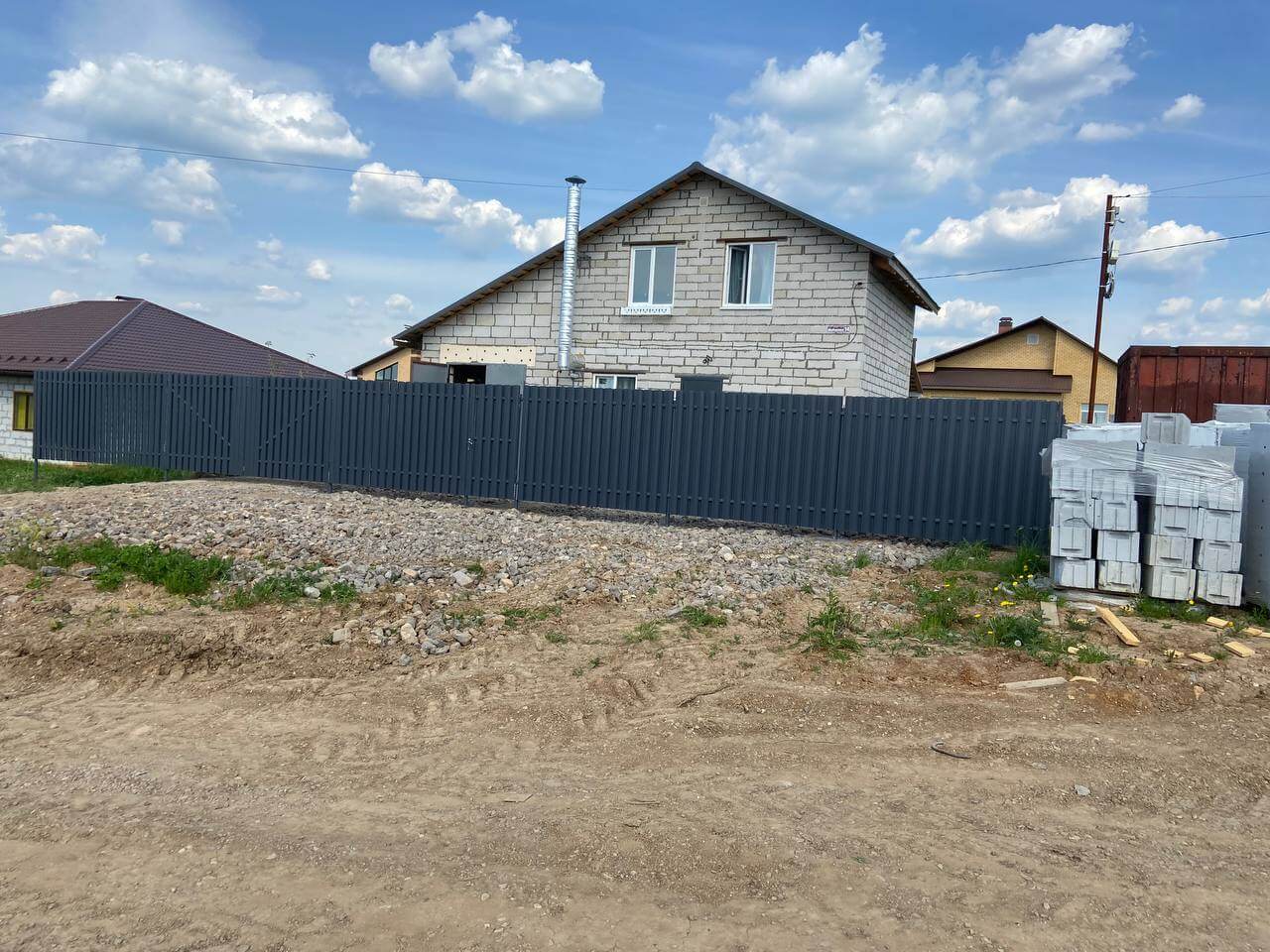 Забор из евроштакетника 16м RAL7024 Серый Графит фото 6 в Калуге