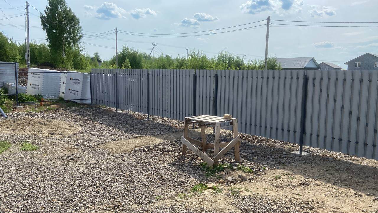 Забор из евроштакетника 16м RAL7024 Серый Графит фото 1 в Калуге