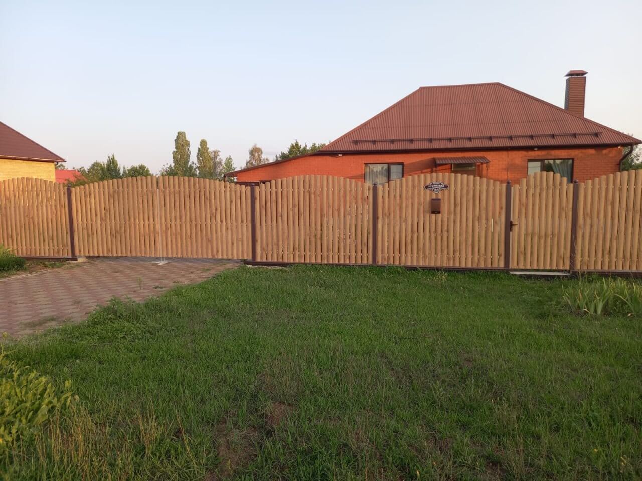 Забор из евроштакетника 24м Клен Светлый SteelArt фото 3 в Калуге