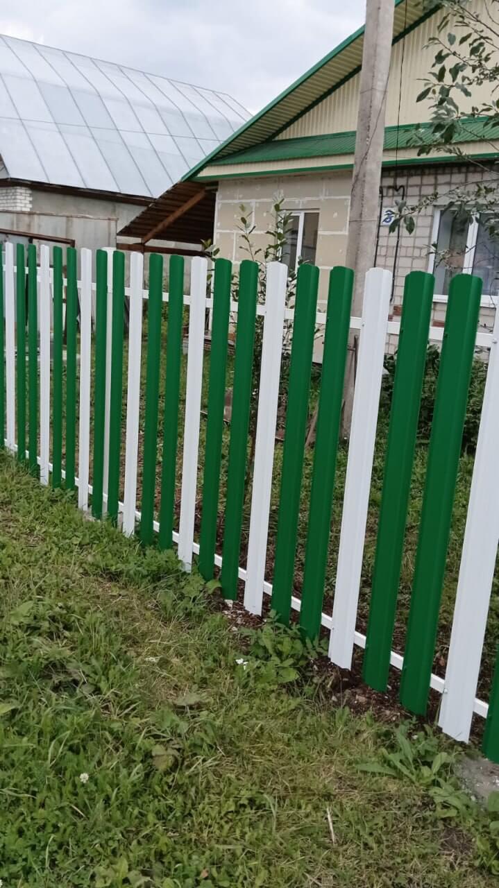 Забор из евроштакетника 10м RAL9003 Белый, RAL6029 Зеленая Мята фото 2 в Калуге