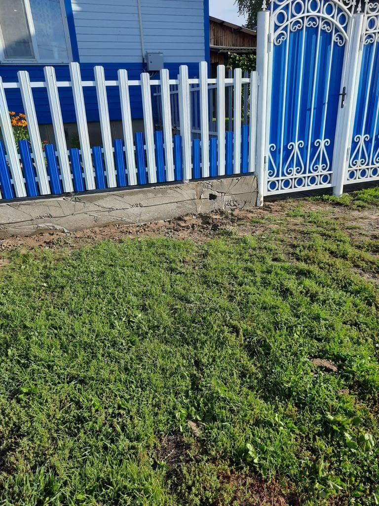 Забор из евроштакетника 14м RAL9003 Белый, RAL5005 Синий Сигнал фото 2 в Калуге
