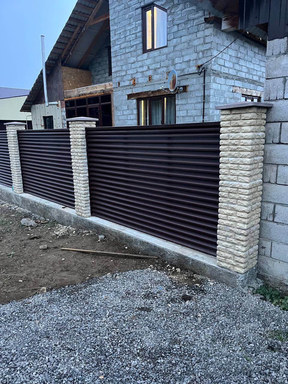 Забор-жалюзи из ламелей ЭКО-Z 18м RAL8017/8017 Шоколад двусторонний фото 2 в Калуге