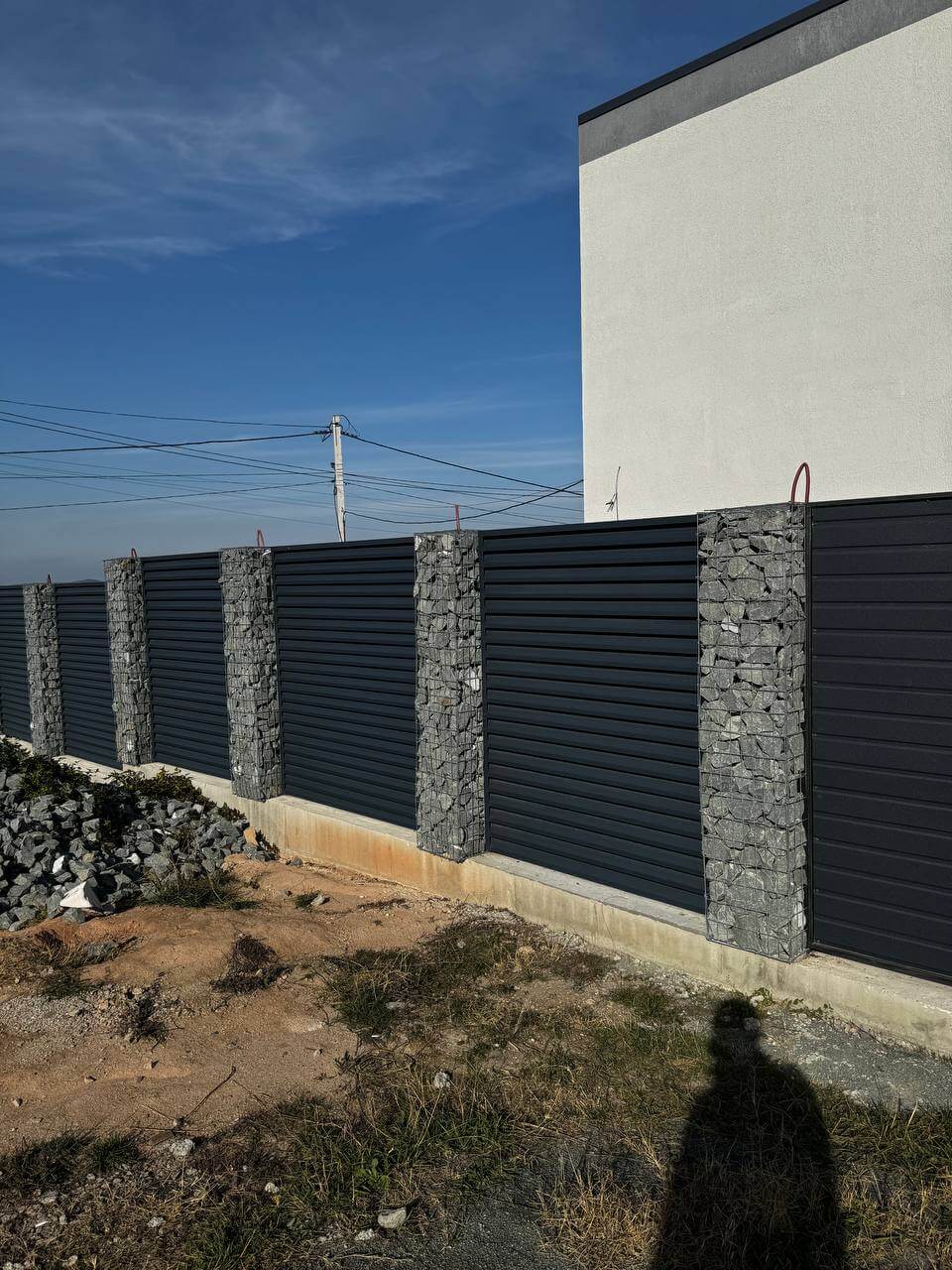 Забор-жалюзи из ламелей ЭКО-Z-US усиленных 36м RAL7024/7024 Серый Графит двусторонний МАТТЕ фото 6 в Калуге