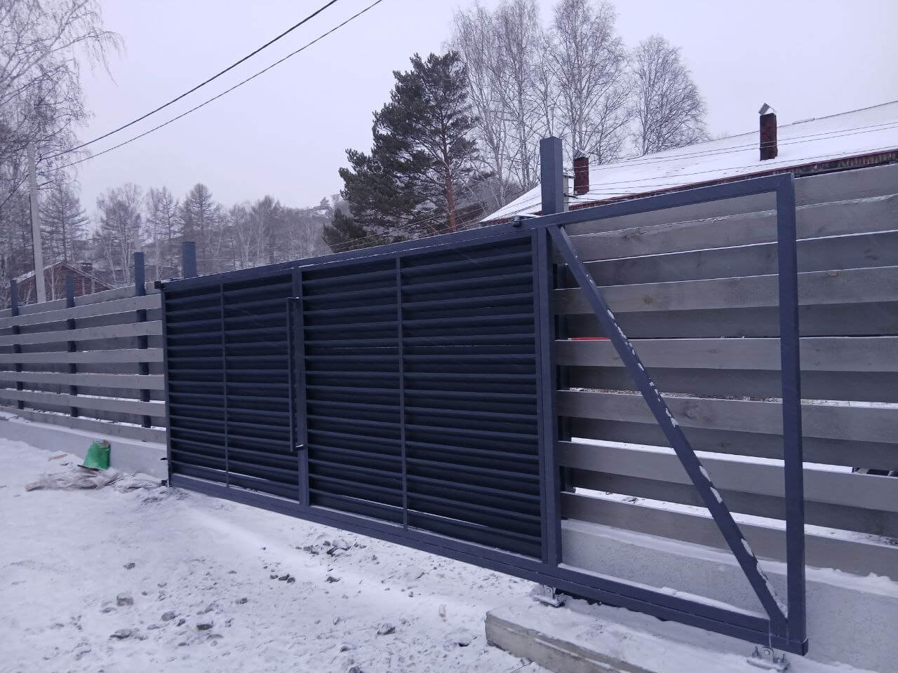 Входная группа из ламелей Хай-Тек RAL7024/7024 Серый Графит двусторонний МАТТЕ фото 4 в Калуге