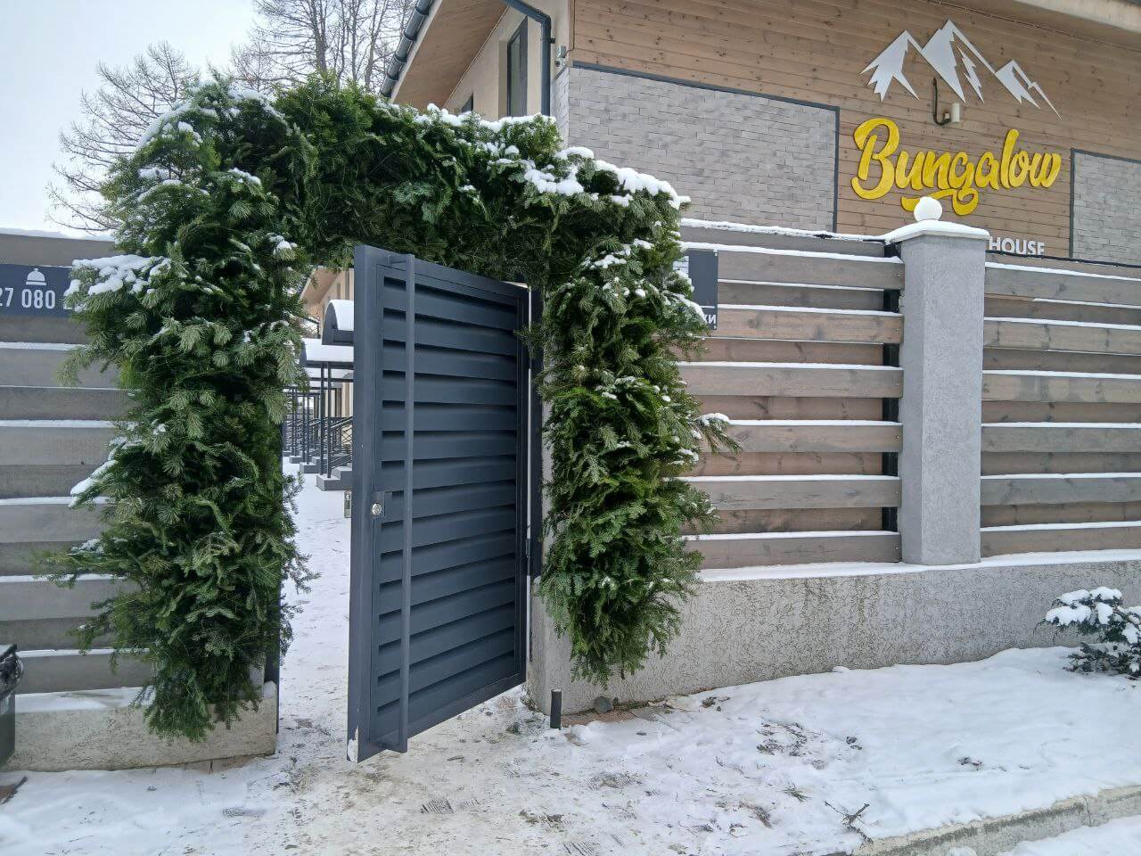 Входная группа из ламелей Хай-Тек RAL7024/7024 Серый Графит двусторонний МАТТЕ фото 15 в Калуге