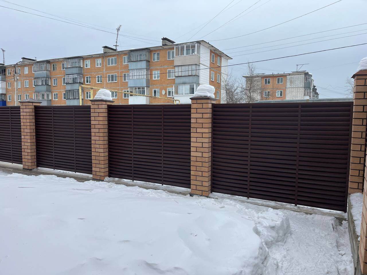 Забор-жалюзи из ламелей ЭКО-Z 87м RAL8017/8017 Шоколад двусторонний МАТТЕ фото 17 в Калуге
