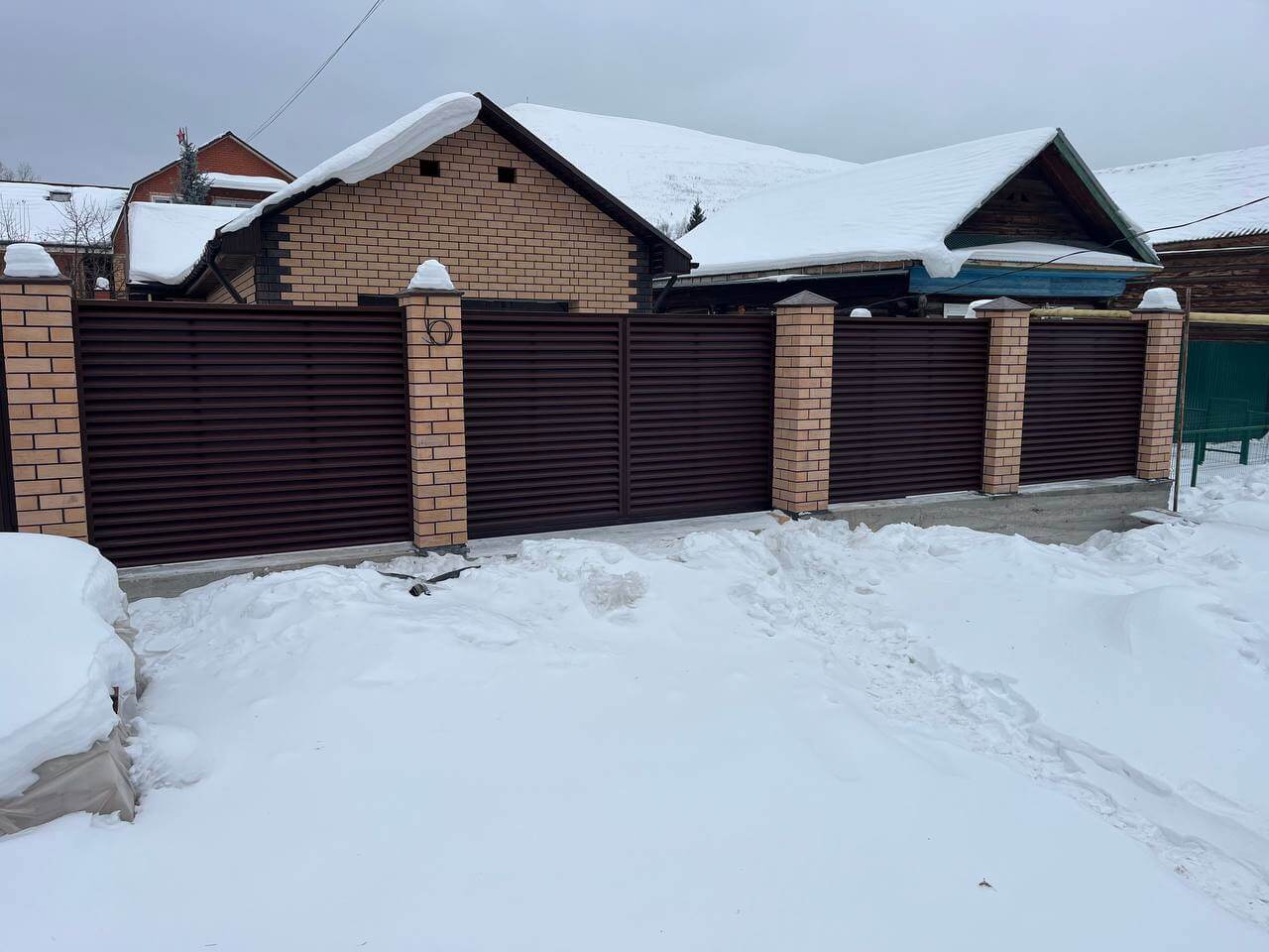 Забор-жалюзи из ламелей ЭКО-Z 87м RAL8017/8017 Шоколад двусторонний МАТТЕ фото 3 в Калуге