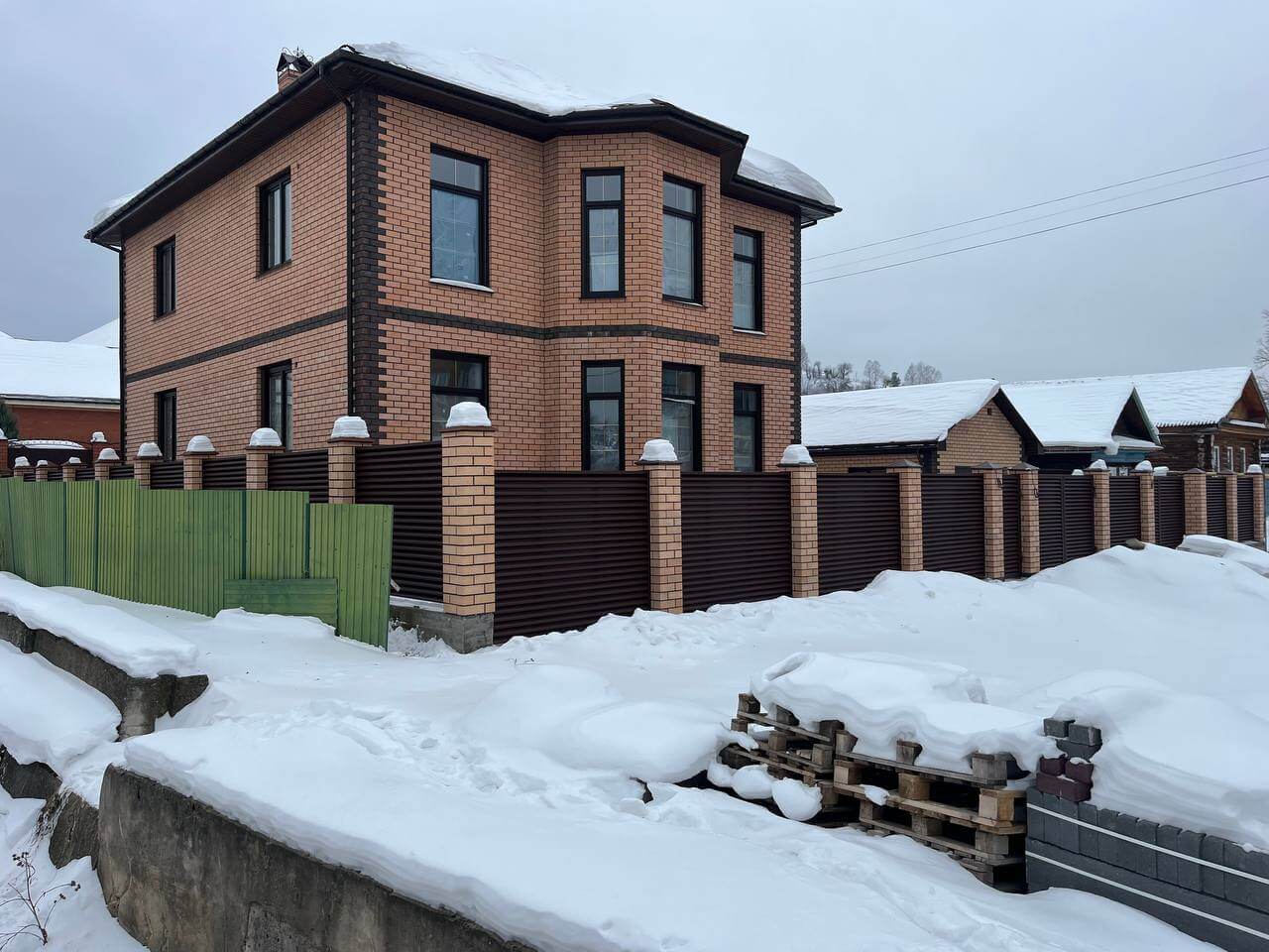 Забор-жалюзи из ламелей ЭКО-Z 87м RAL8017/8017 Шоколад двусторонний МАТТЕ фото 12 в Калуге