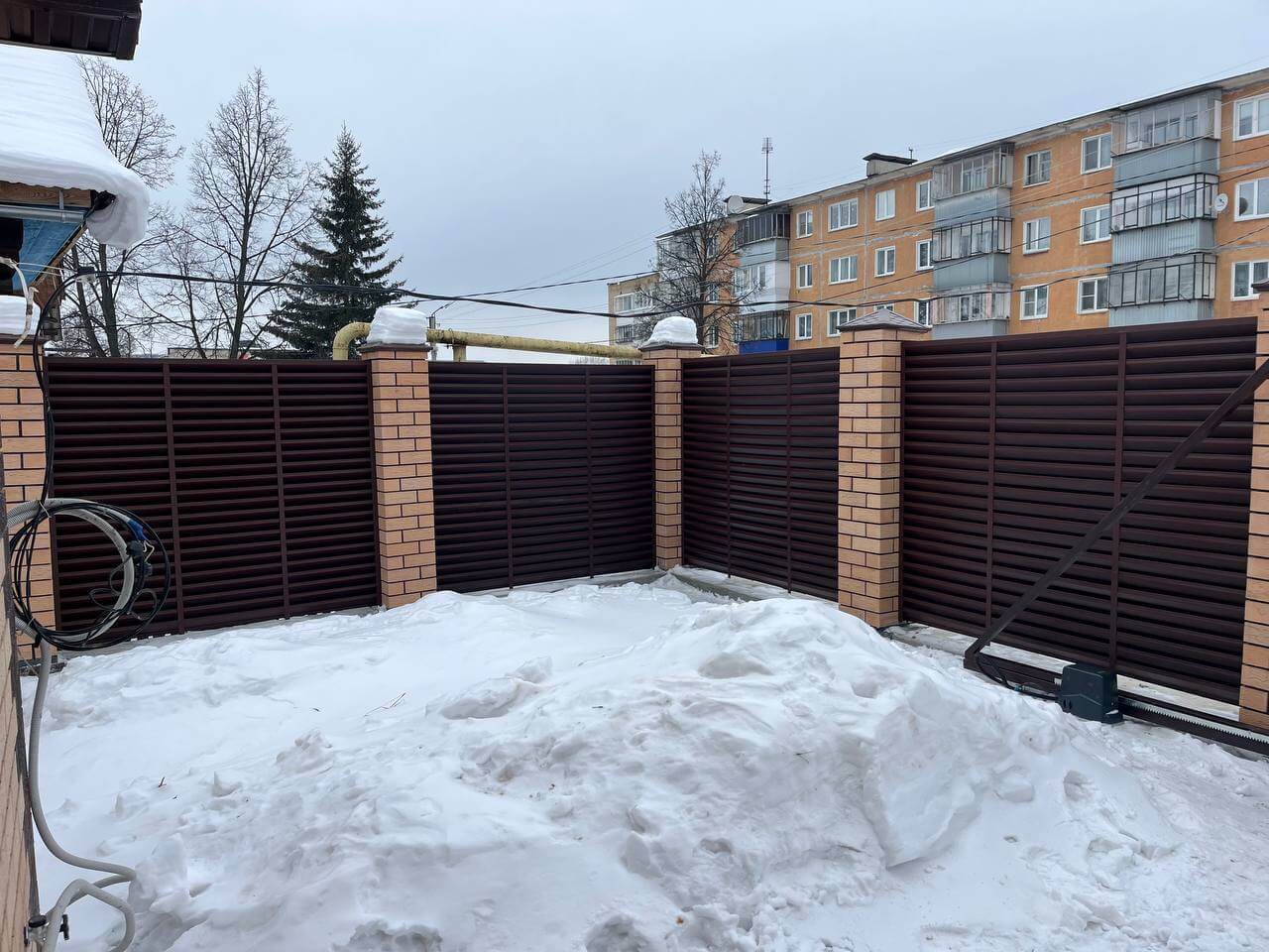 Забор-жалюзи из ламелей ЭКО-Z 87м RAL8017/8017 Шоколад двусторонний МАТТЕ фото 11 в Калуге