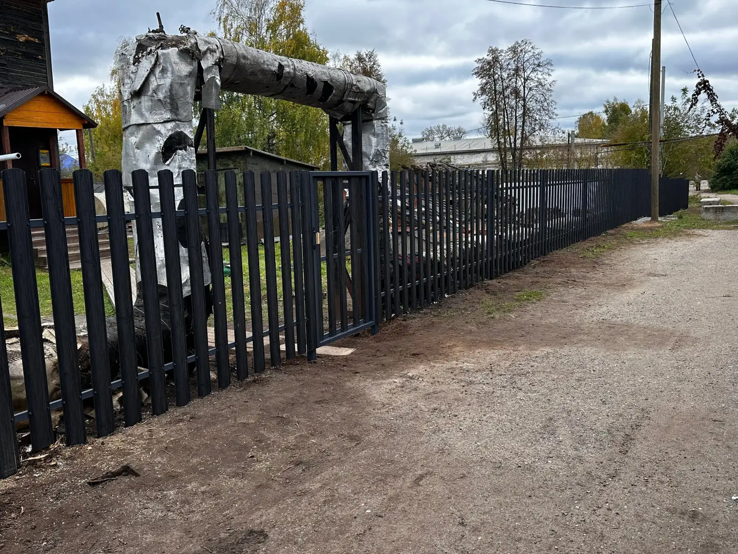 Забор из евроштакетника 63м Черное Дерево 3D Принтек фото 5 в Калуге