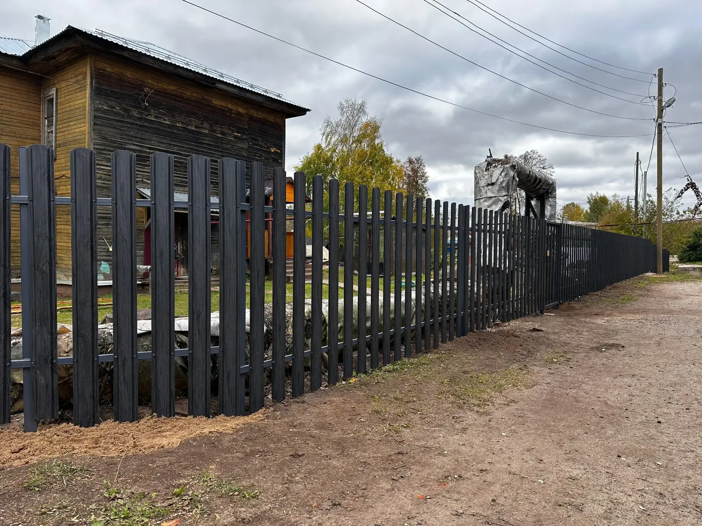 Забор из евроштакетника 63м Черное Дерево 3D Принтек фото 1 в Калуге