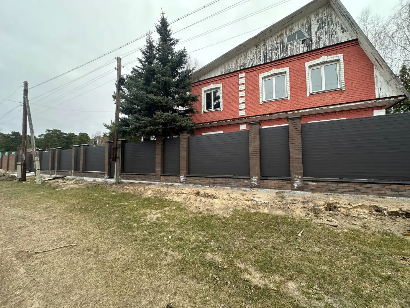 Забор-ранчо из металлического планкена 28м RAL8019 Темный Шоколад МАТТЕ фото 2 в Калуге