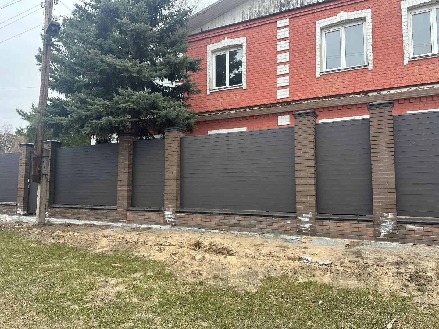 Забор-ранчо из металлического планкена 28м RAL8019 Темный Шоколад МАТТЕ в Калуге