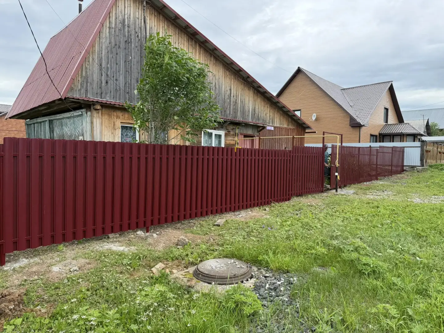 Забор из евроштакетника 24м RAL3005/3005 Красное Вино двусторонний фото 3 в Калуге